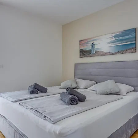 Vakantiehuis Sea View With Pool Tanja - Happy