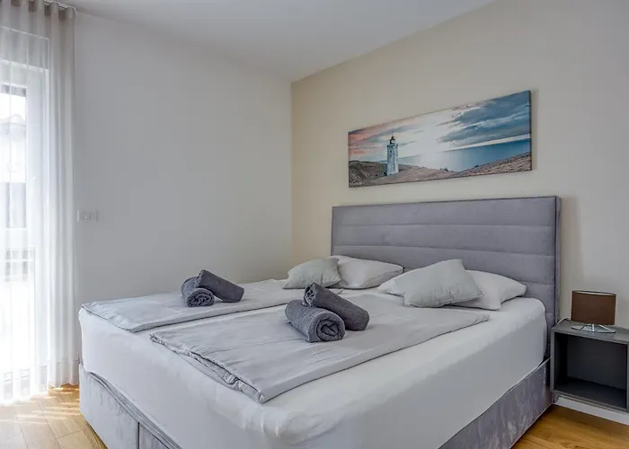 Vakantiehuis Sea View With Pool Tanja - Happy