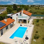 Sea View With Pool - Happy Сasa de vacaciones Pula