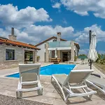 Sea View With Pool - Happy Vikendica Pula