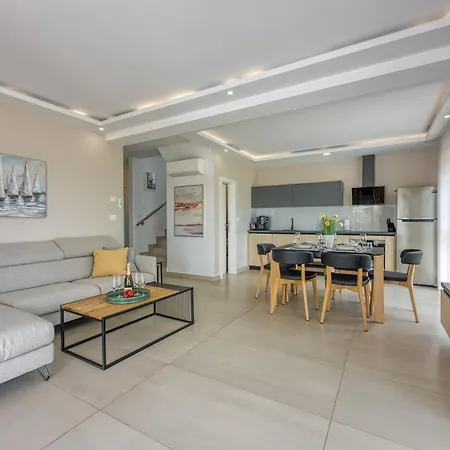 Дом отдыха Sea View With Pool Tanja - Happy