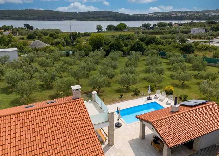 Sea View With Pool - Happy Hébergement de vacances